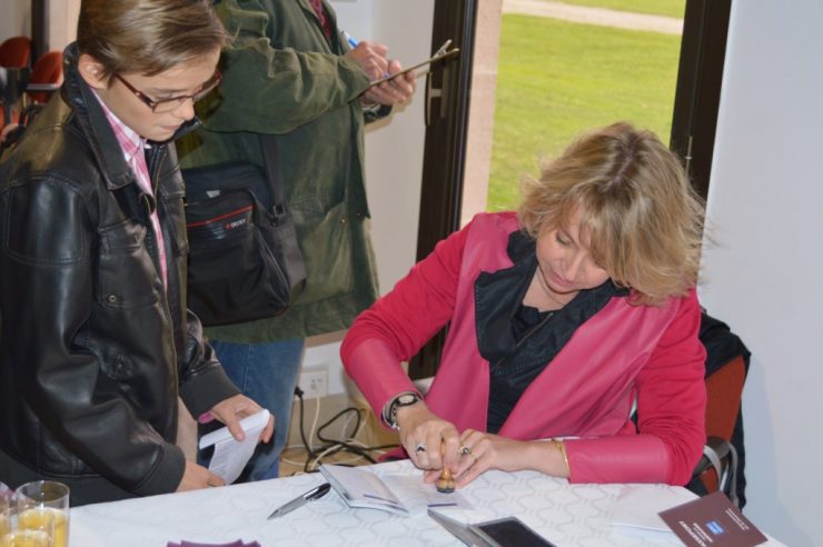 cérémonie du 11 novembre 2014 - signature du passeport pour la mémoire